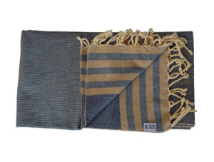 fouta tunisienne artisanale fouta bleue rayee beige pliee