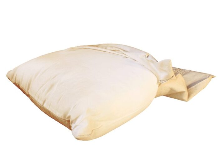 Coussin-brodé-rouge-coton