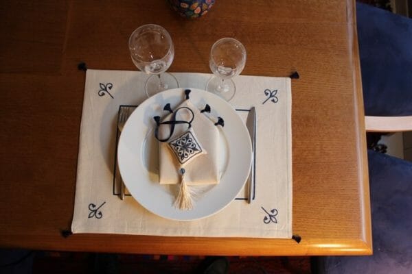 2 sets de table coton brodés lys bleu
