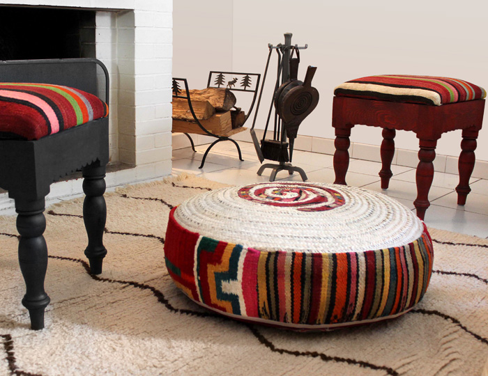 Coussins de sol, tabourets et pouf artisanaux